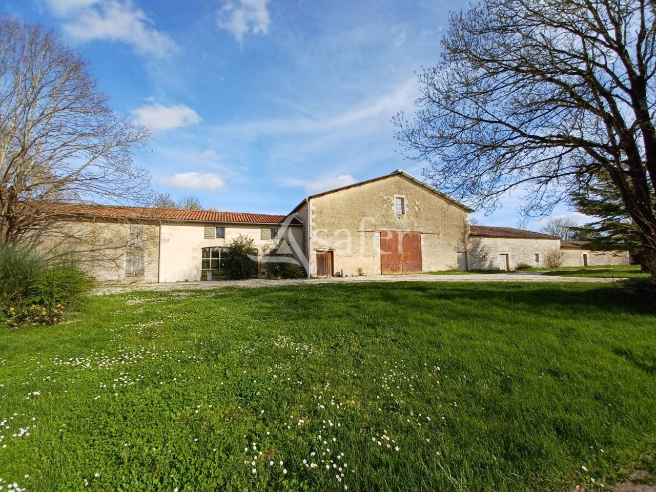 Other country property  Deux-Sèvres