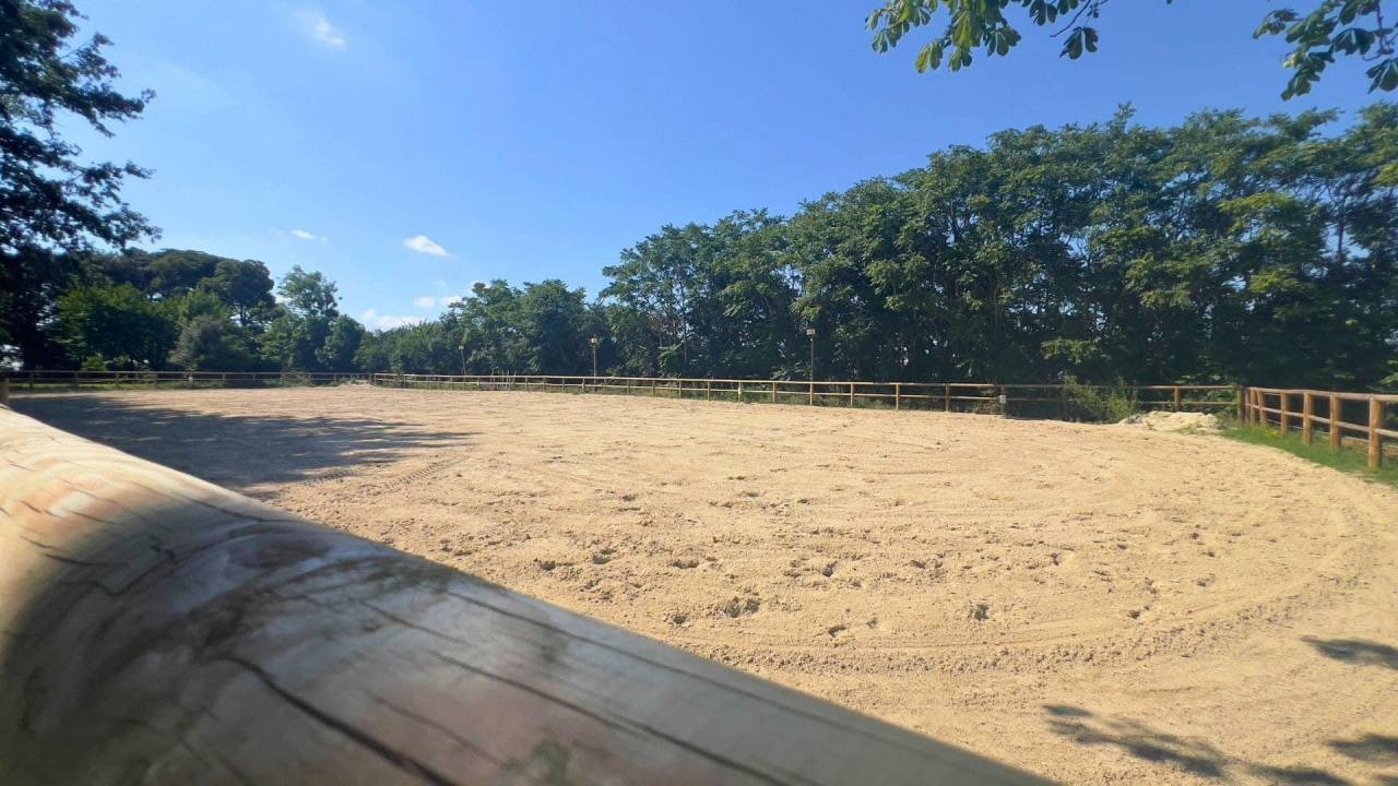 Equestrian property  Aude