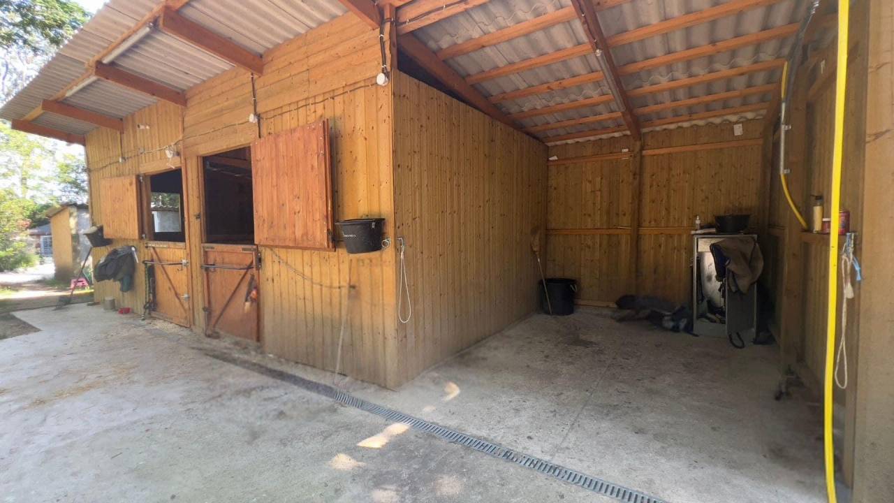 Equestrian property  Aude
