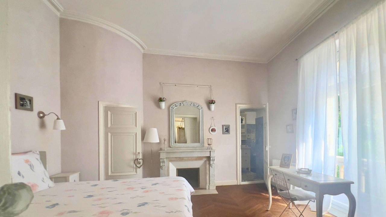 Equestrian property  Aude