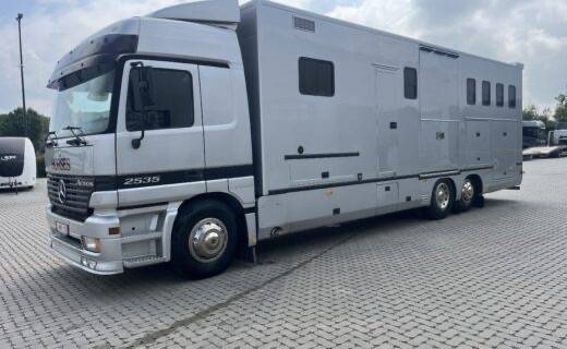 Horsebox NON-HGV Mercedes actros 2000 Used