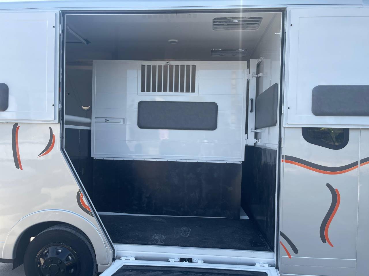 Horsebox HGV Les Vans Roussel MASTER 2020 New
