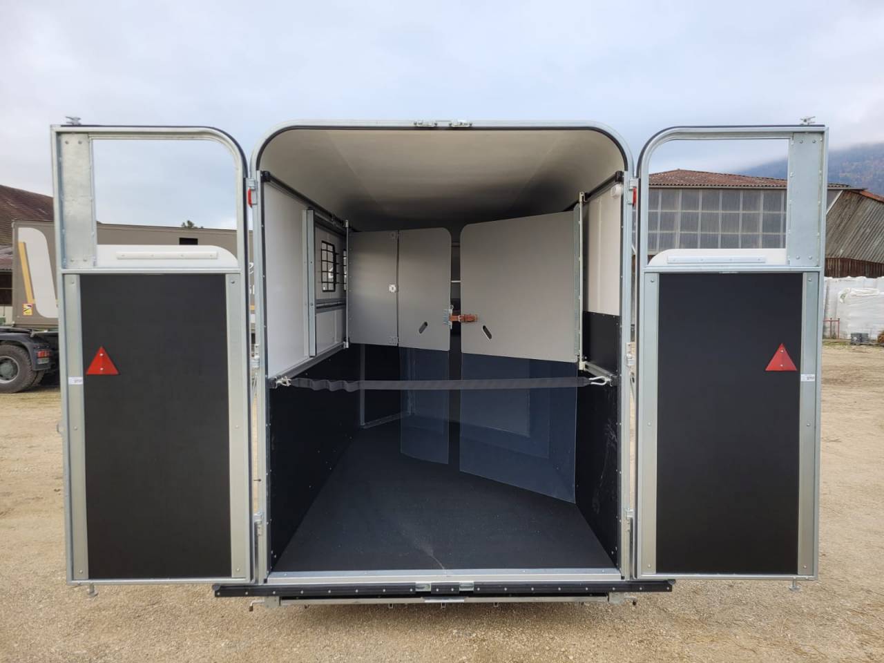 Horse trailer Fautras OBLIC+3 3 Stalls 2024 New