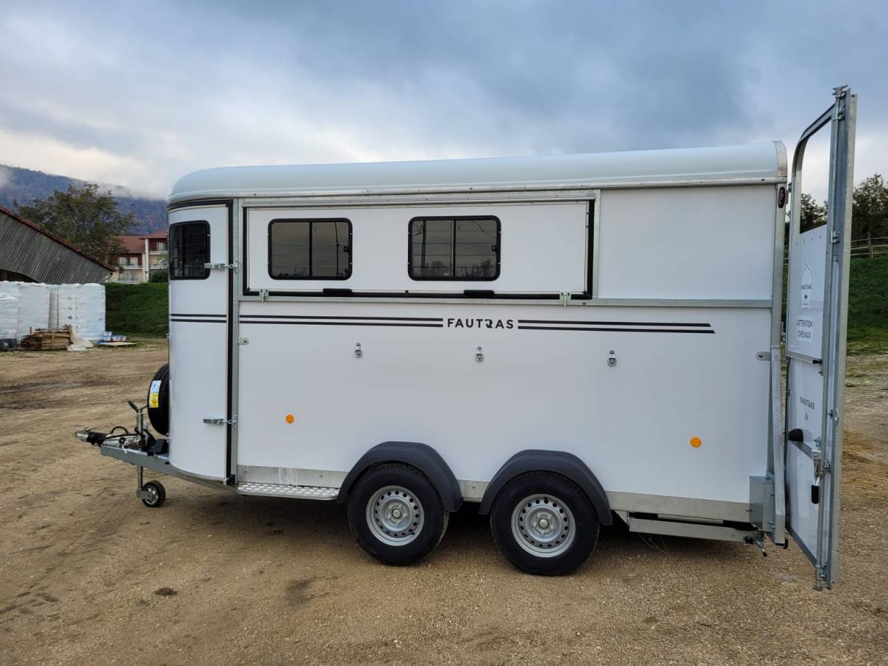 Horse trailer Fautras OBLIC+3 3 Stalls 2024 New