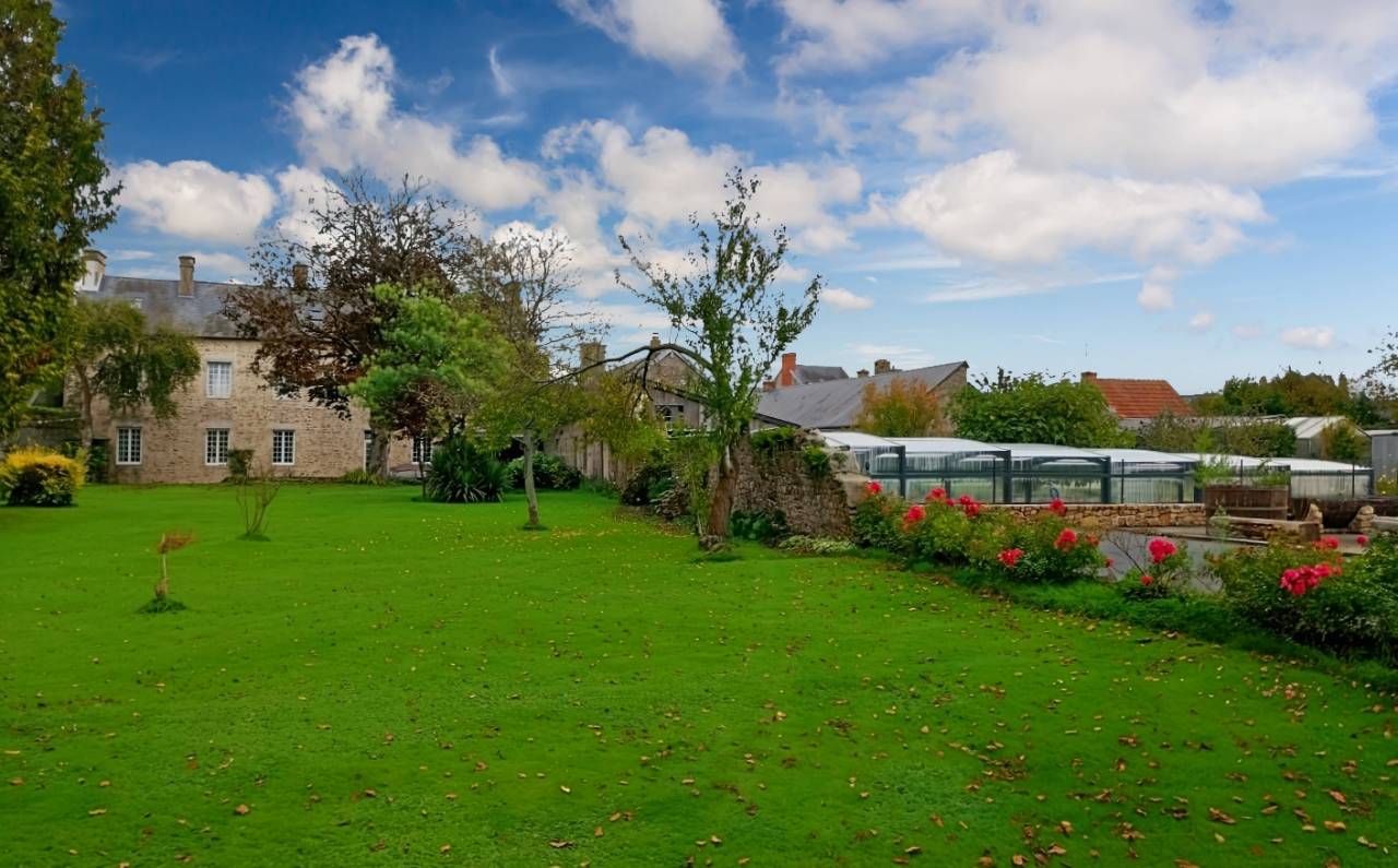 Luxurious equestrian property  Manche