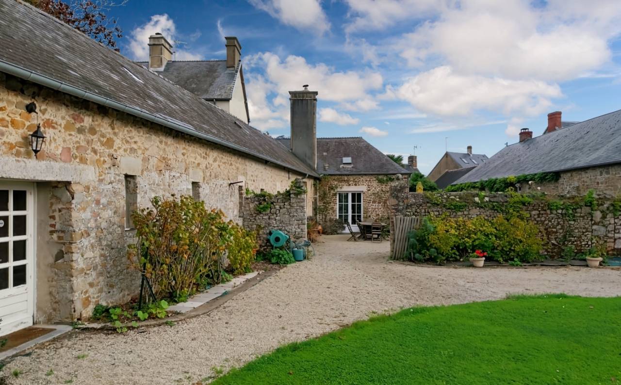 Luxurious equestrian property  Manche