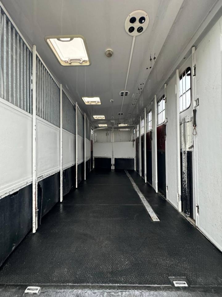 Horsebox NON-HGV MTM VOLVO 2006 Used