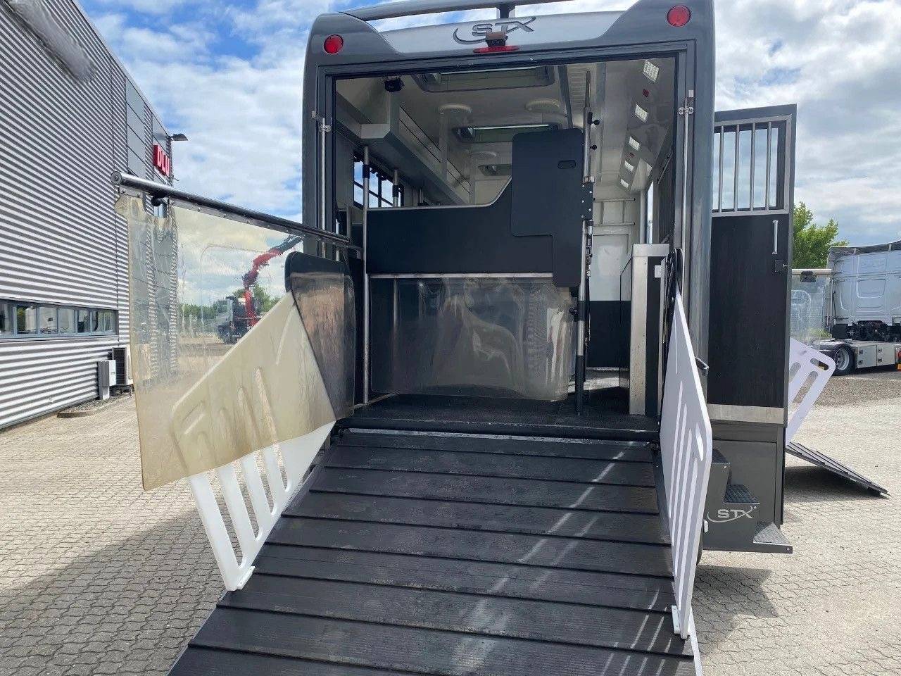 Horsebox NON-HGV Mercedes MERCEDES-BENZ 0 Used