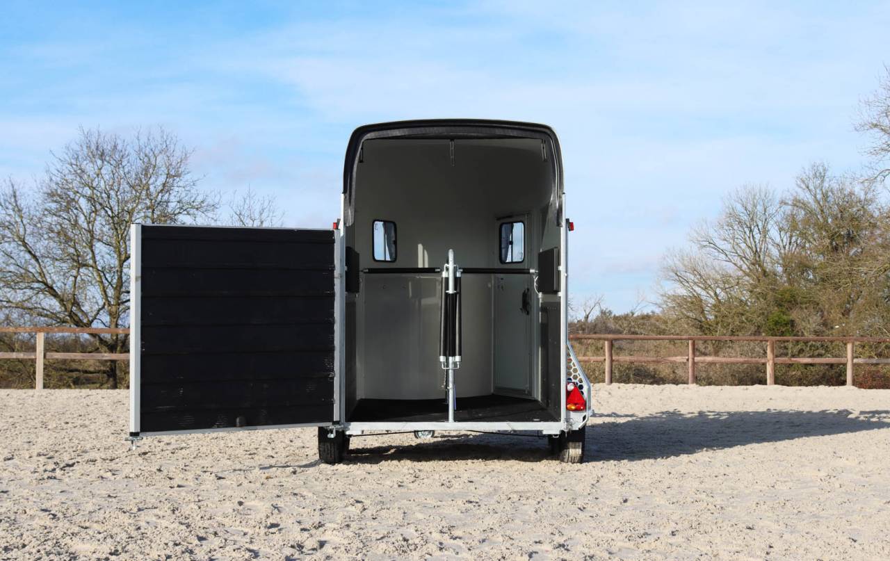 Horse trailer Cheval Liberte GOLD ORIGINS ALULINE AVEC SELLERIE 2 Stalls 2025 New