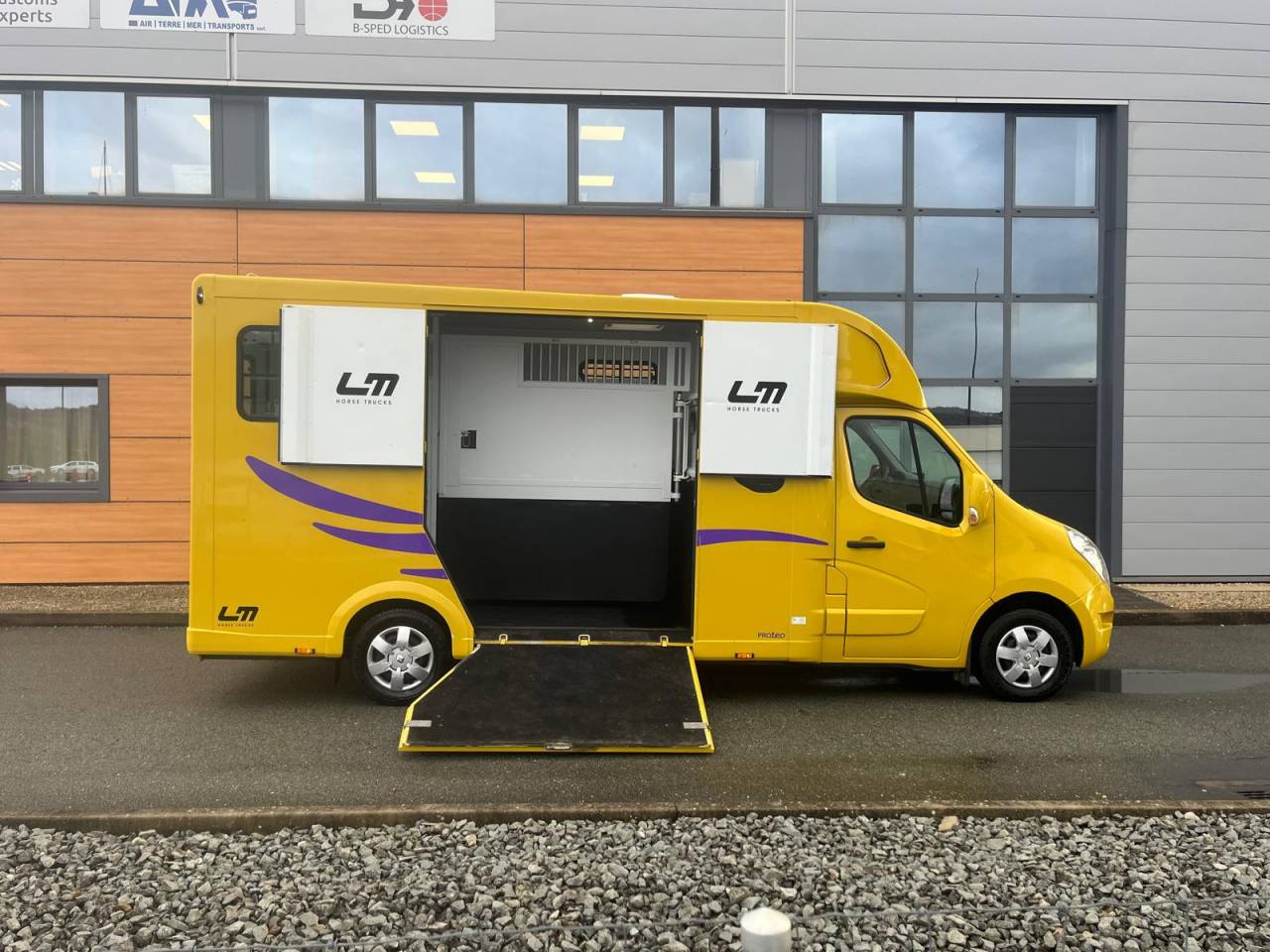 Horsebox HGV Theault PROTEO STALLE 5 PLACES 2017 Used