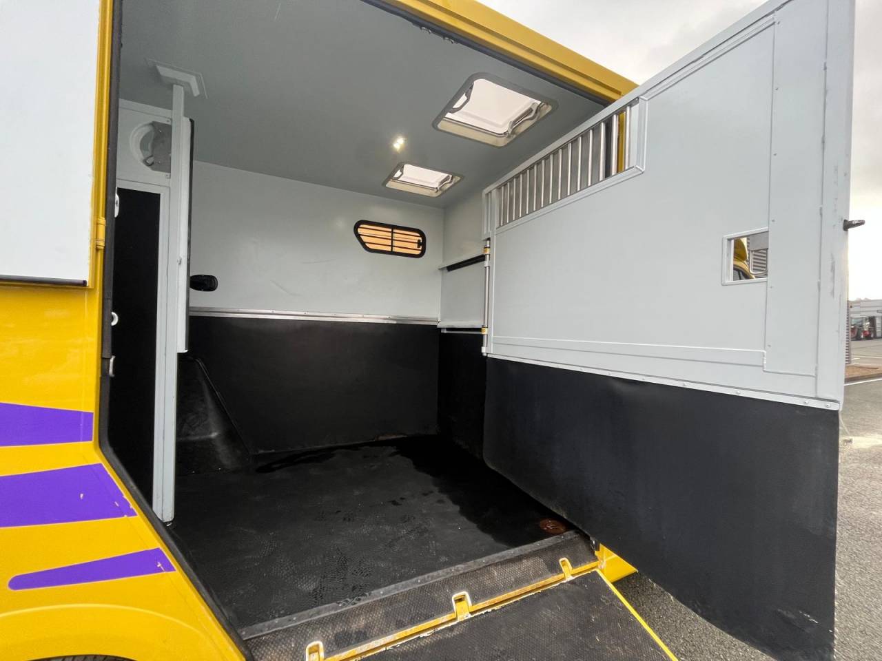 Horsebox HGV Theault PROTEO STALLE 5 PLACES 2017 Used