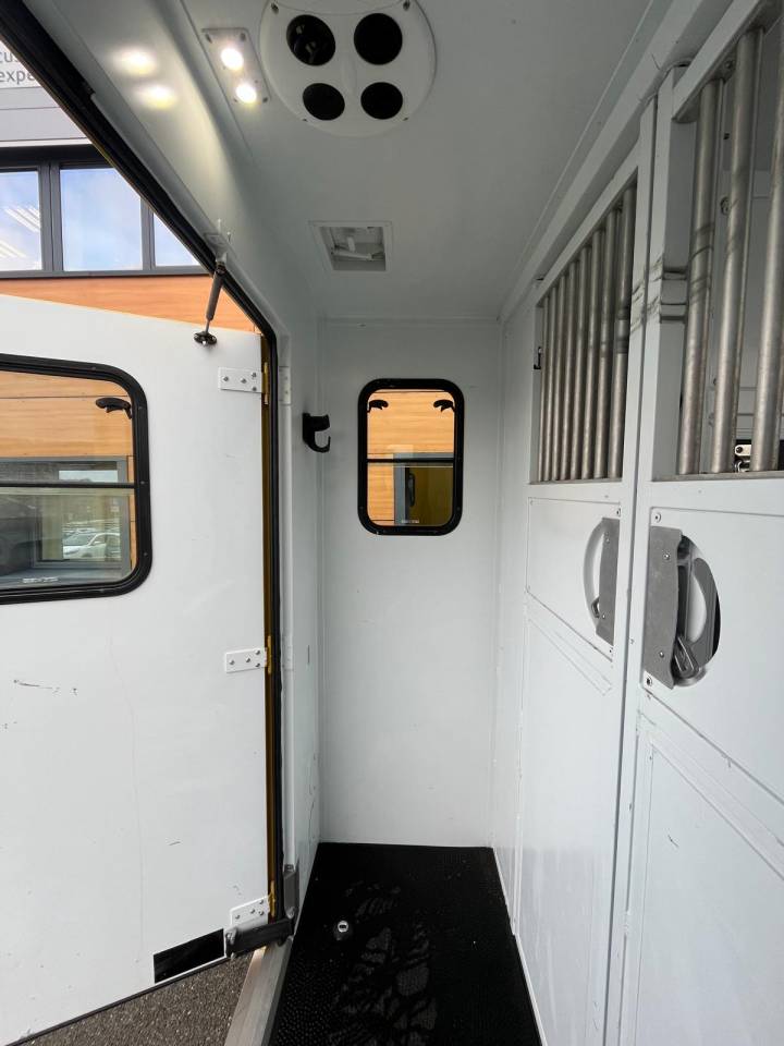 Horsebox HGV Theault PROTEO STALLE 5 PLACES 2017 Used