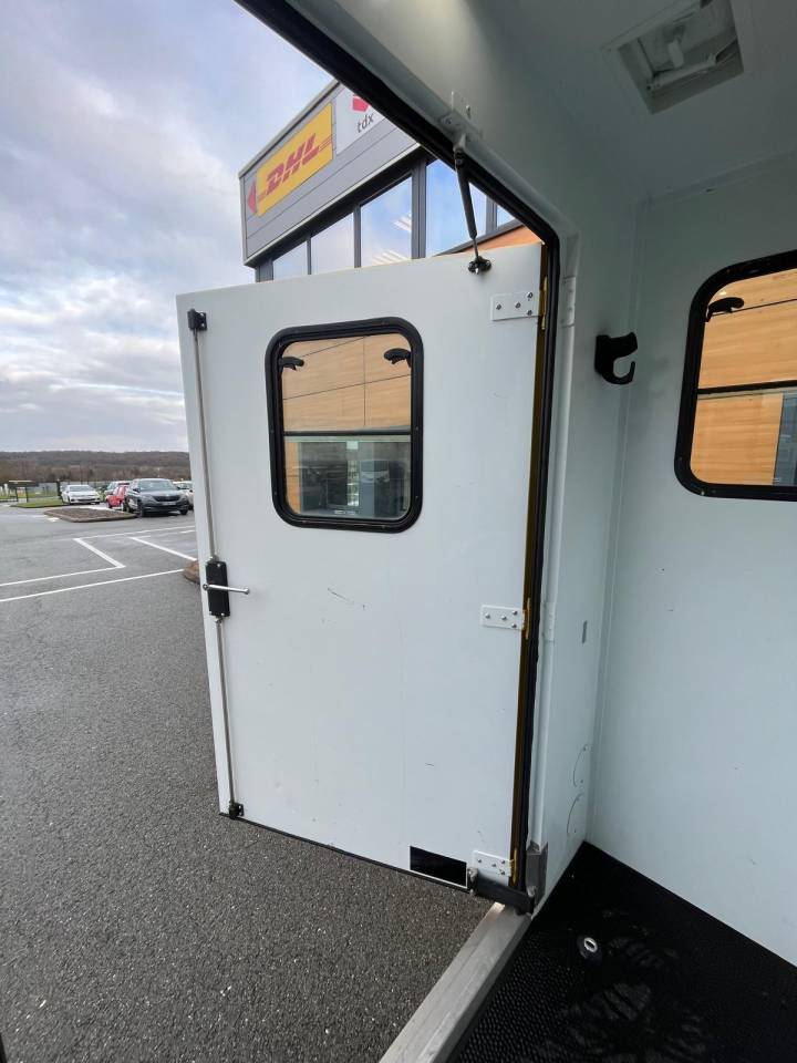 Horsebox HGV Theault PROTEO STALLE 5 PLACES 2017 Used