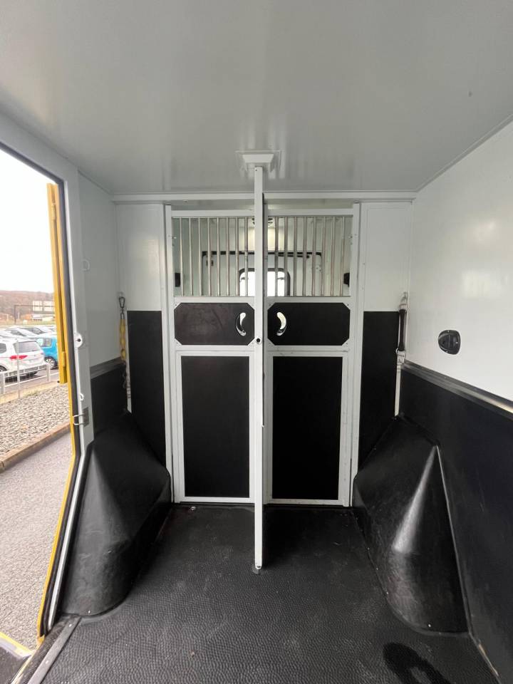 Horsebox HGV Theault PROTEO STALLE 5 PLACES 2017 Used