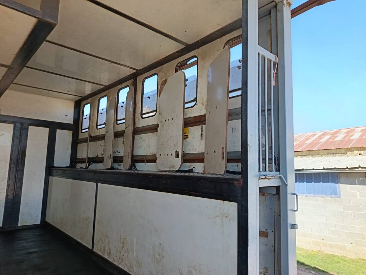 Horsebox NON-HGV Renault midlum 2004 Used