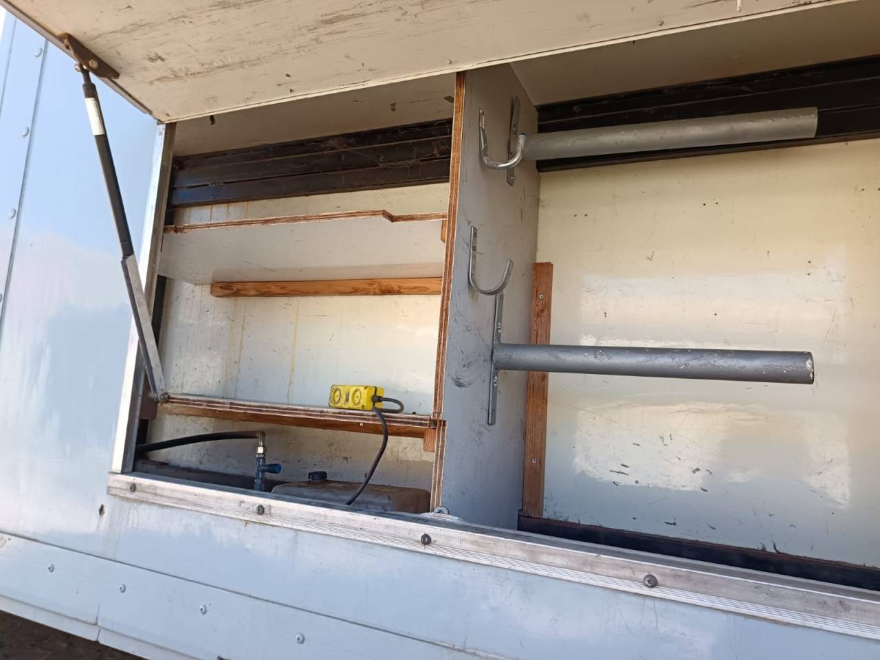 Horsebox NON-HGV Renault midlum 2004 Used