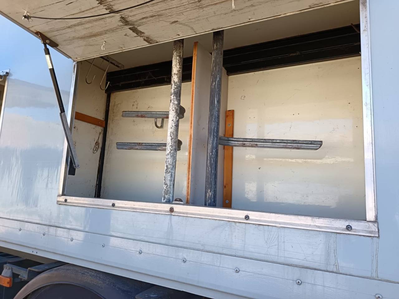 Horsebox NON-HGV Renault midlum 2004 Used