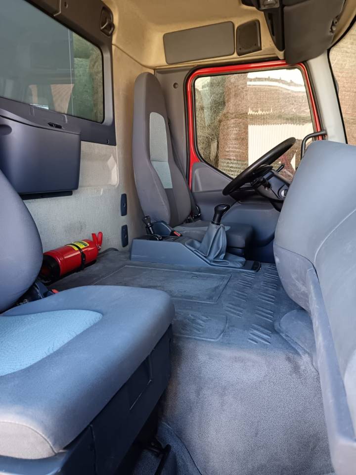 Horsebox NON-HGV Renault midlum 2004 Used