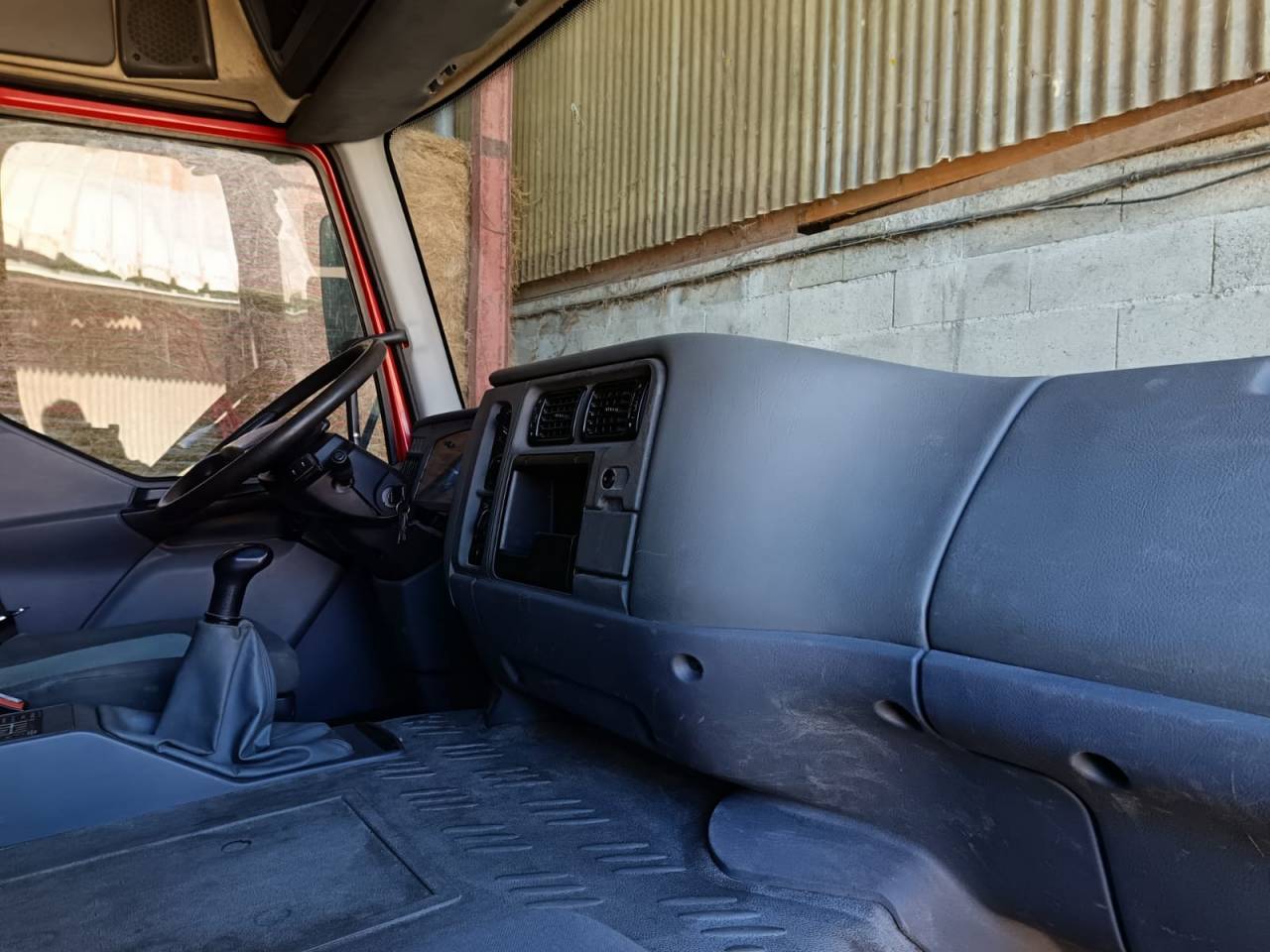 Horsebox NON-HGV Renault midlum 2004 Used