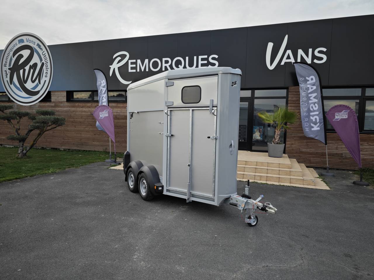 Horse trailer Ifor Williams Hb403 1,5 Stalls 2025 New