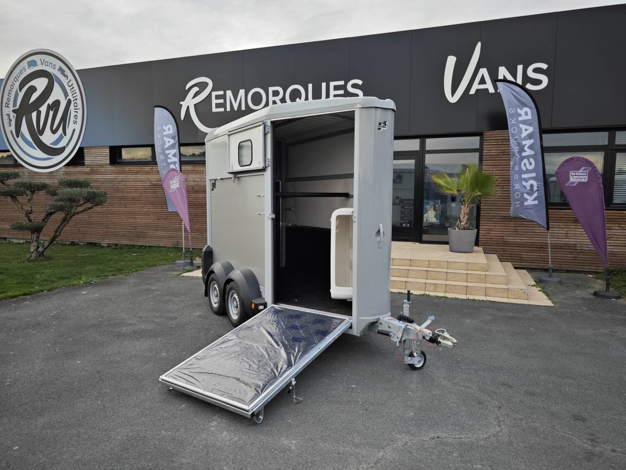 Horse trailer Ifor Williams Hb403 1,5 Stalls 2025 New