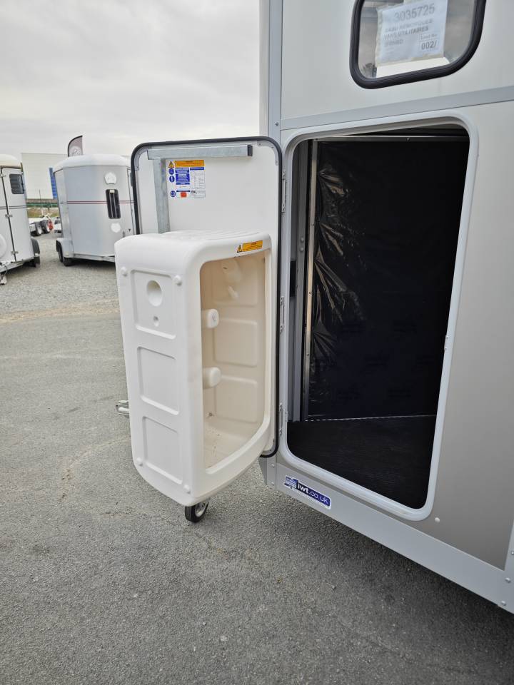 Horse trailer Ifor Williams Hb403 1,5 Stalls 2025 New