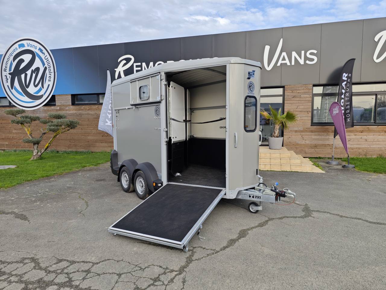 Horse trailer Ifor Williams Hb511 2 Stalls 2025 New