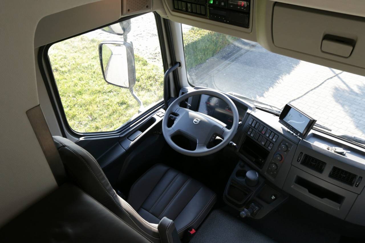 Horsebox NON-HGV Krismar Volvo 4 chevaux HC 2025 New