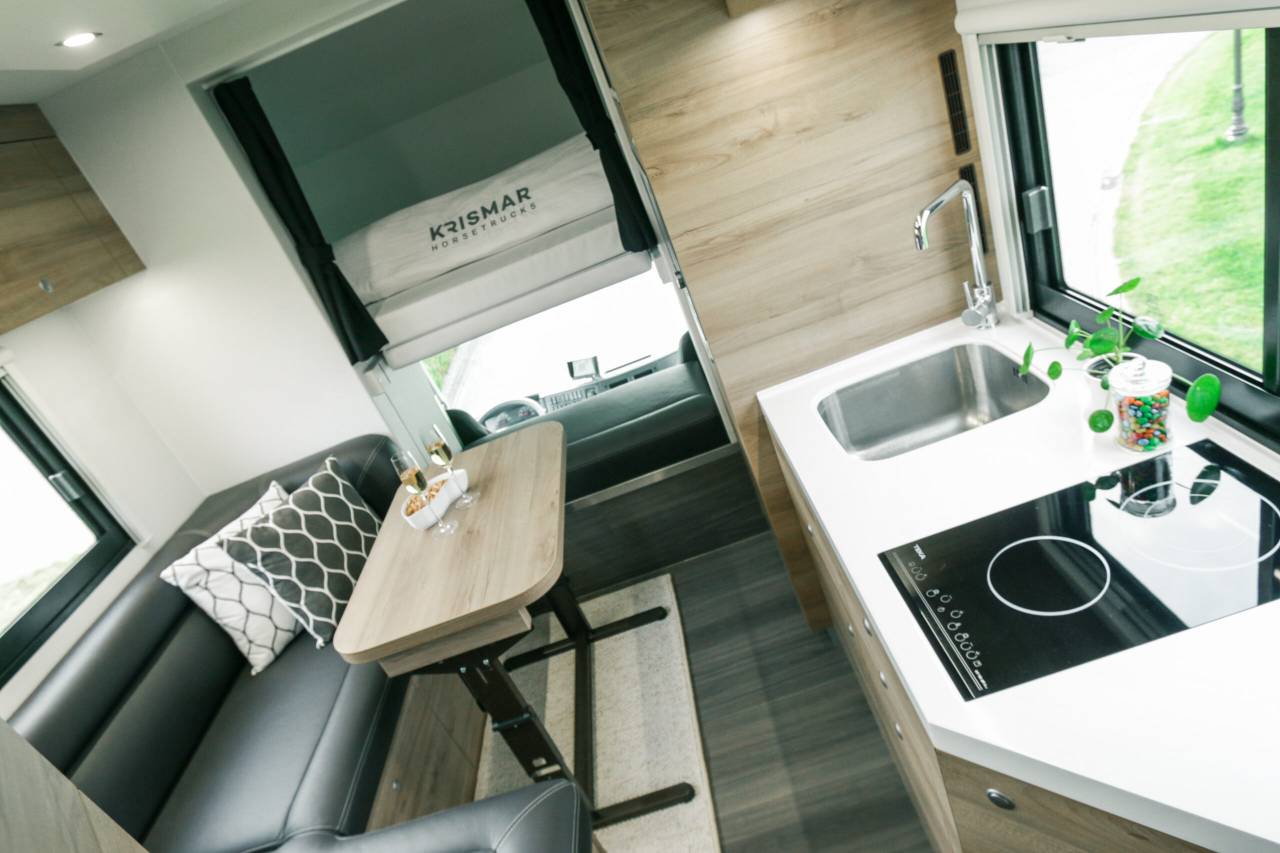 Horsebox NON-HGV Krismar Volvo 4 chevaux HC 2025 New