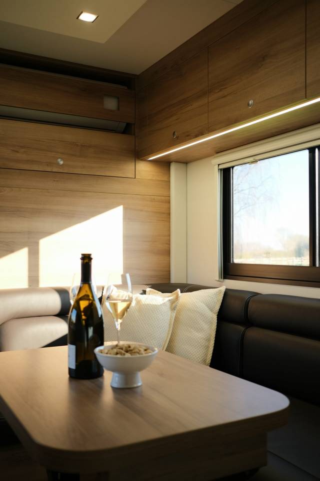 Horsebox NON-HGV Krismar Volvo 4 chevaux HC 2025 New