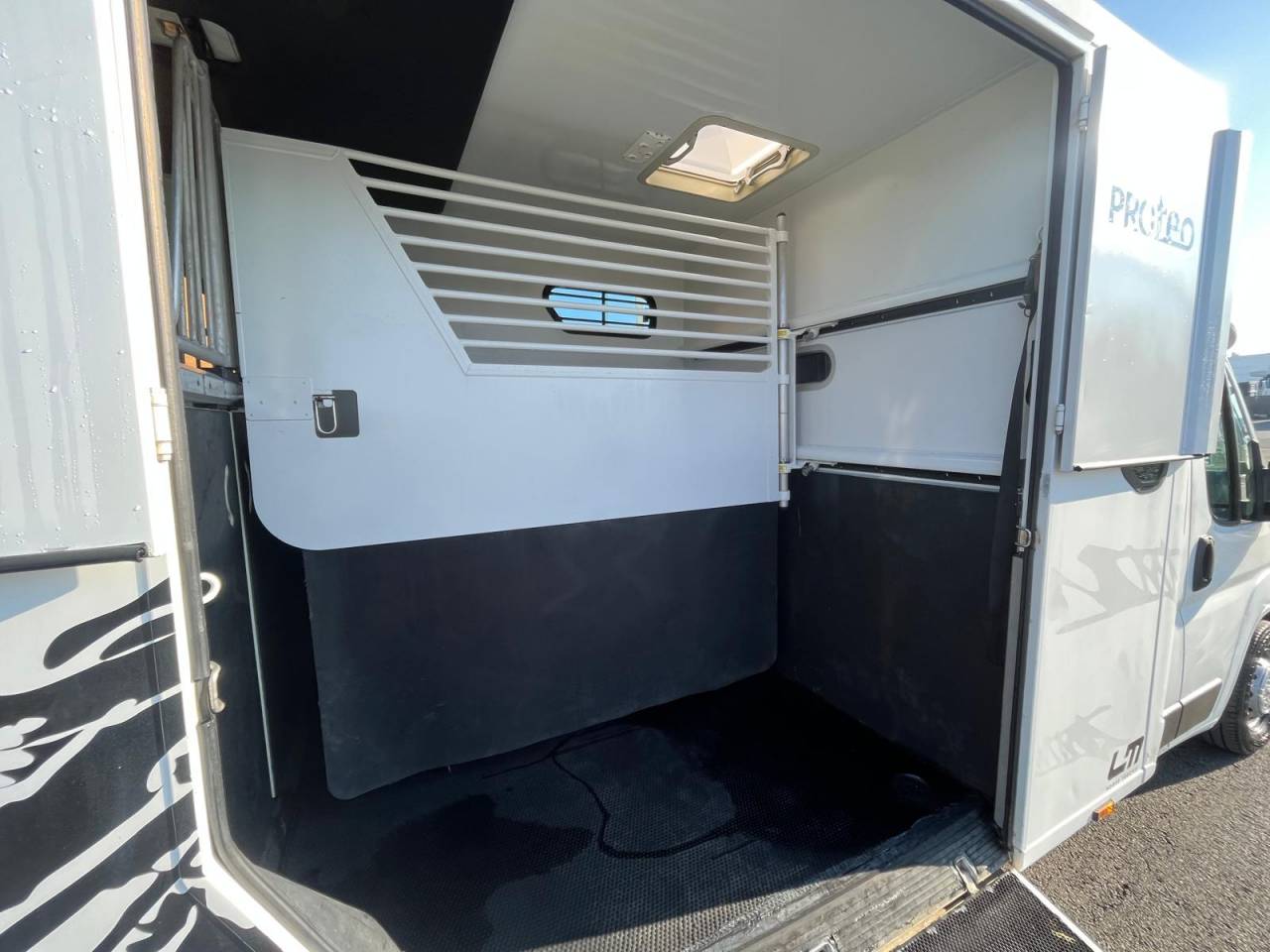 Horsebox HGV Theault VL BOXER THEAULT PROTEO 2014 Used