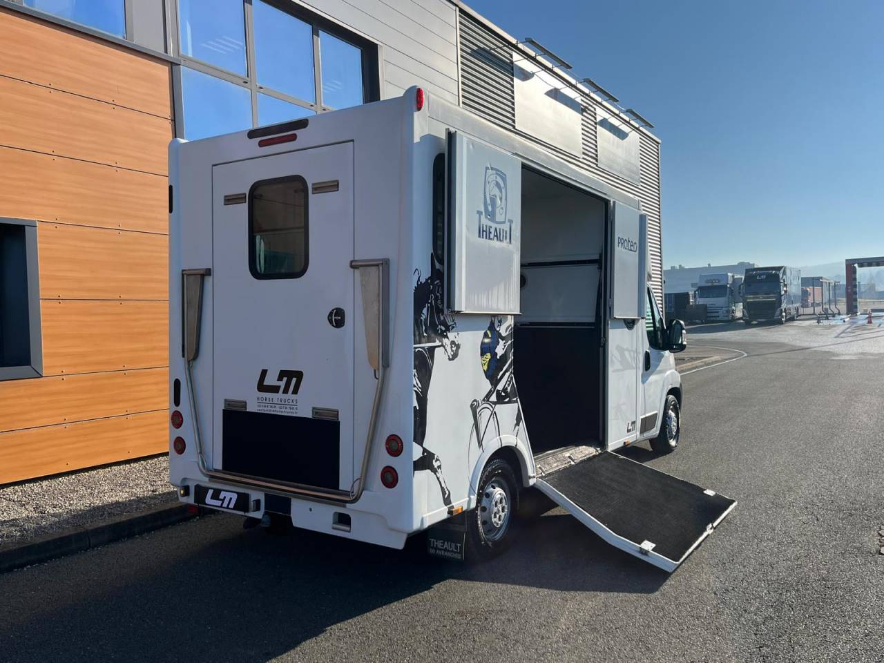Horsebox HGV Theault VL BOXER THEAULT PROTEO 2014 Used