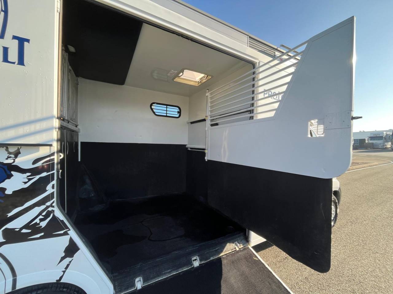 Horsebox HGV Theault VL BOXER THEAULT PROTEO 2014 Used