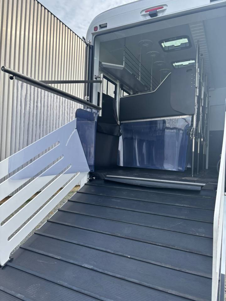 Horsebox NON-HGV Krismar Classicspace 2640 gamme pro 2025 New