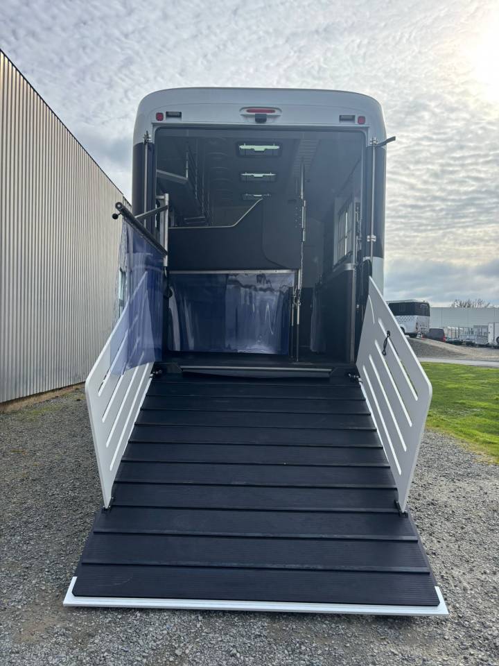 Horsebox NON-HGV Krismar Classicspace 2640 gamme pro 2025 New