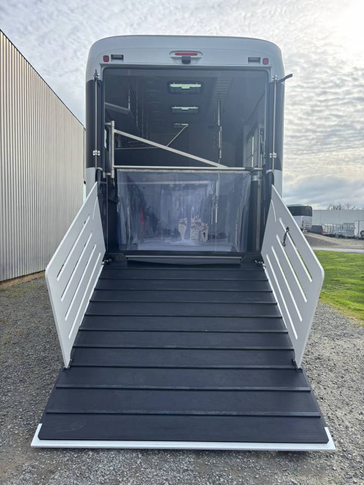 Horsebox NON-HGV Krismar Classicspace 2640 gamme pro 2025 New