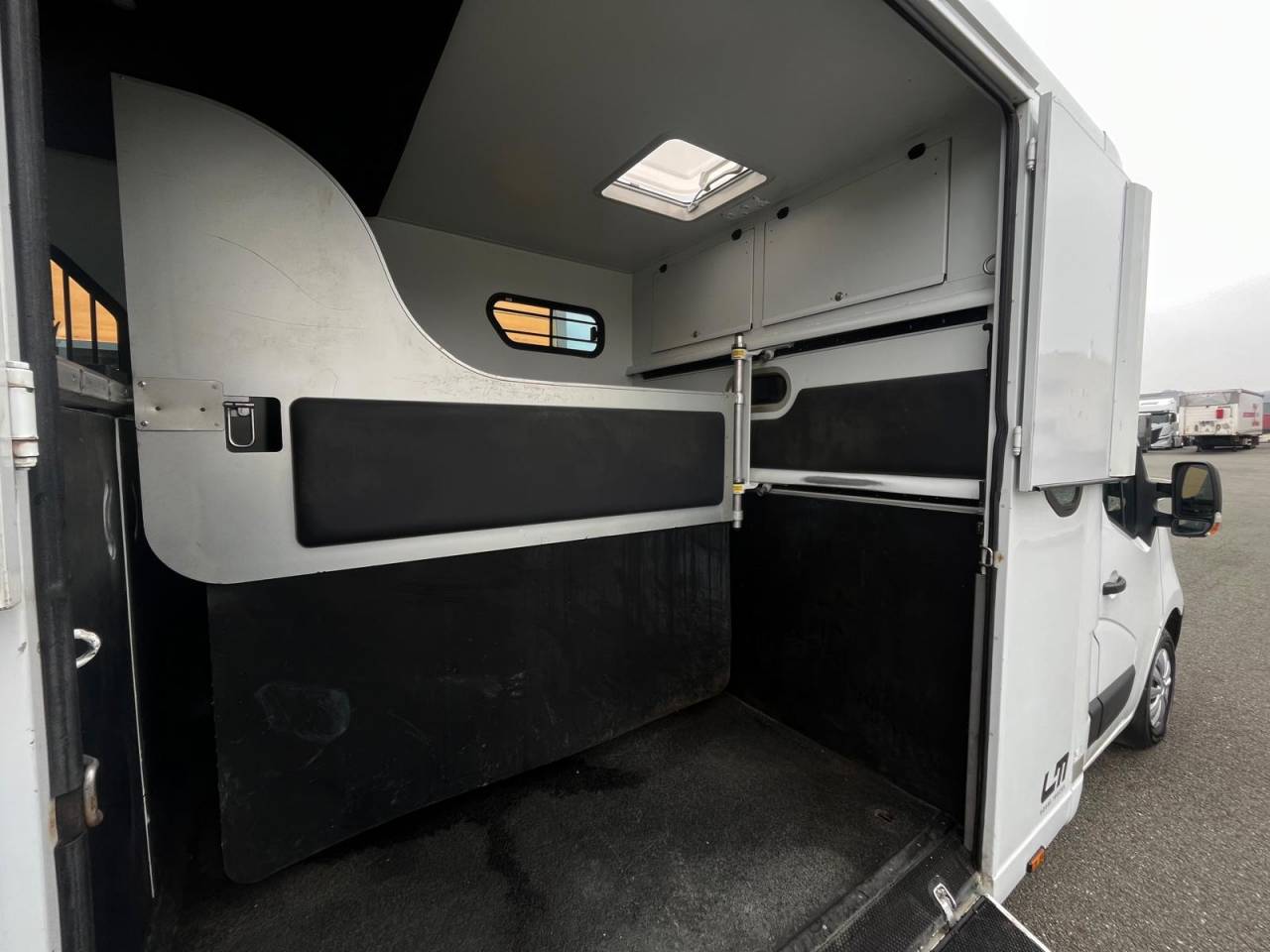 Horsebox HGV Theault PROTEO 5 PLACES 2011 Used