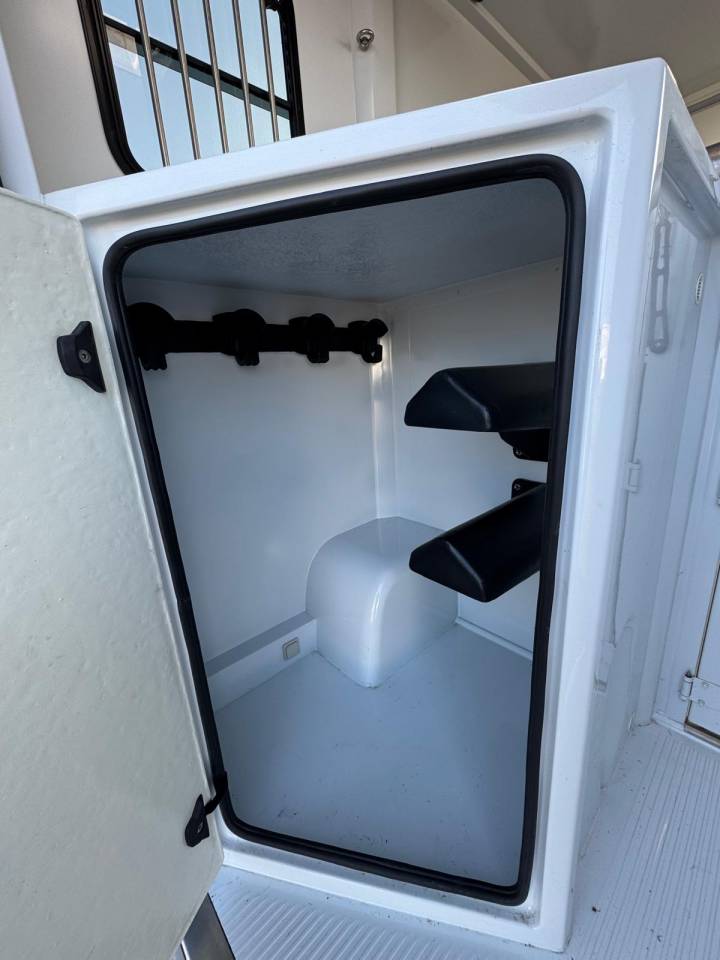 Horsebox HGV Chardron Renault Master 2023 Used