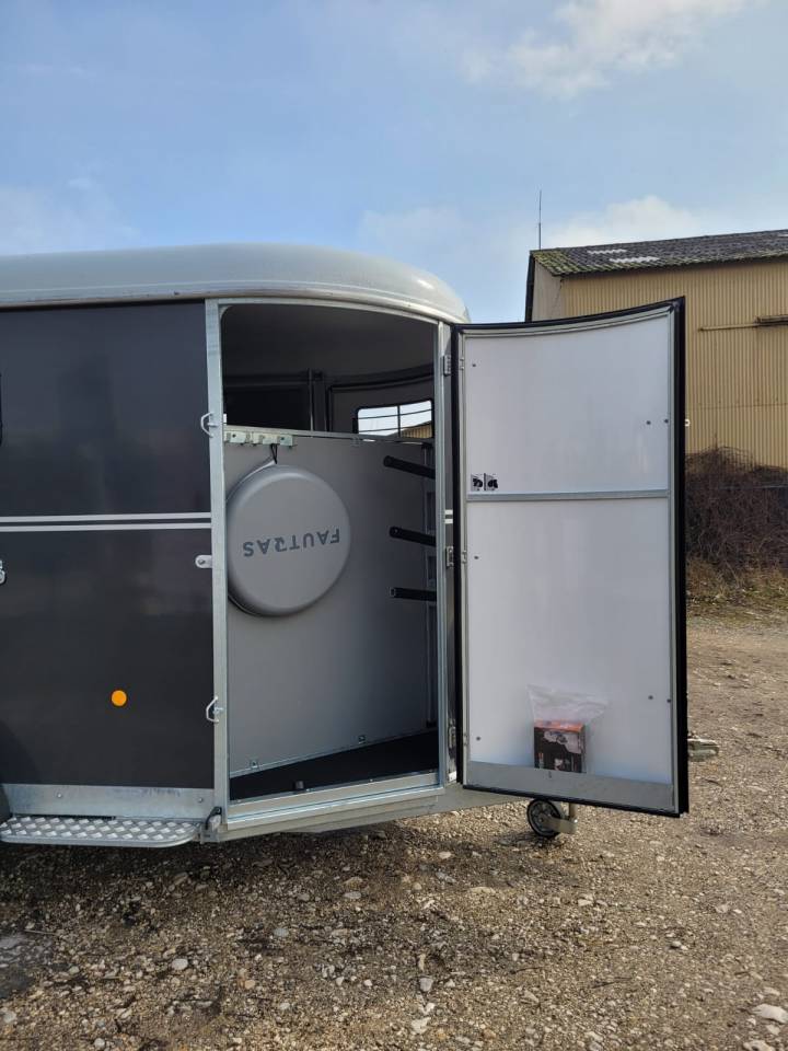 Horse trailer Fautras oblic +3 3 Stalls 2025 New