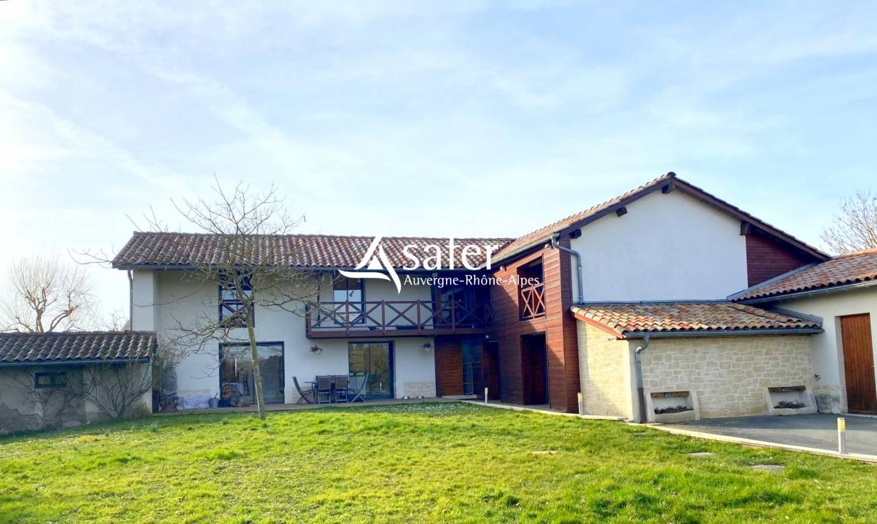 Equestrian property  Ain