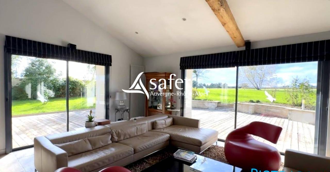 Equestrian property  Ain