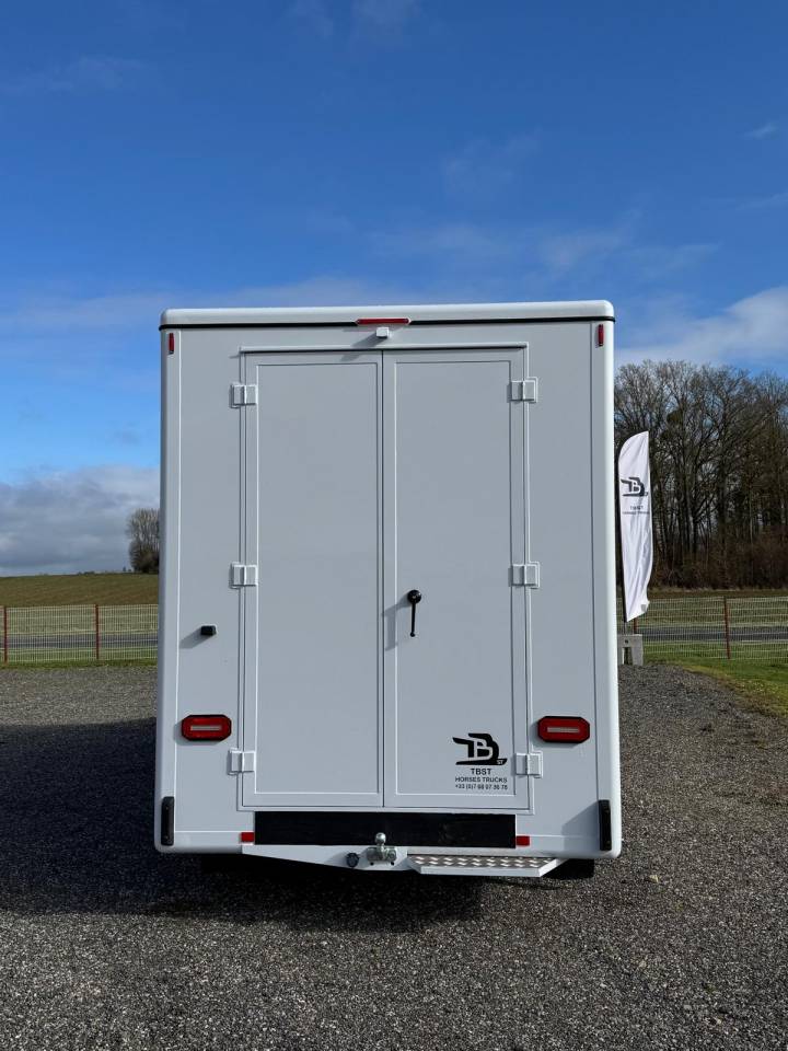 Horsebox HGV TBST Renault Master 2025 New