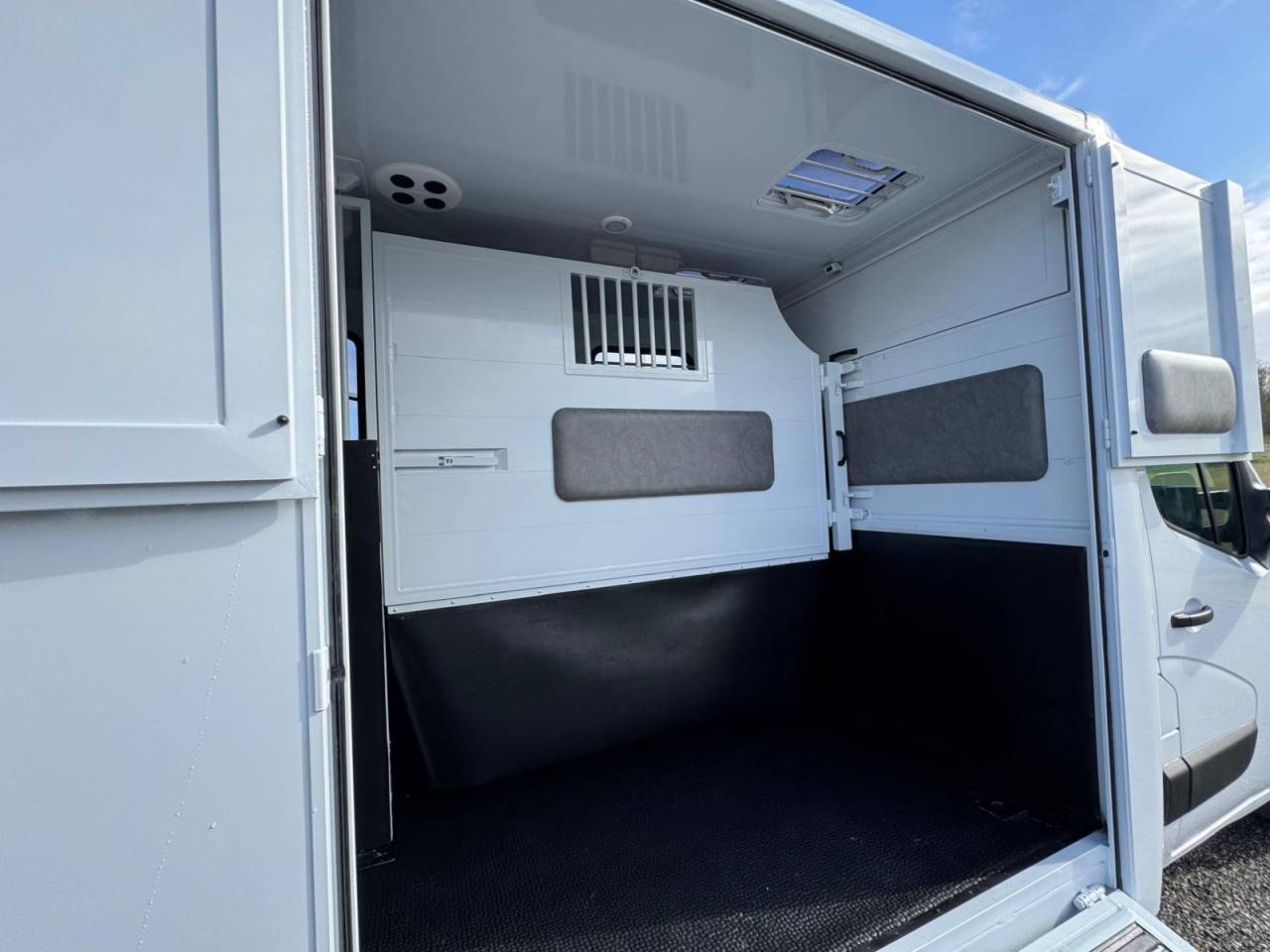 Horsebox HGV TBST Renault Master 2025 New