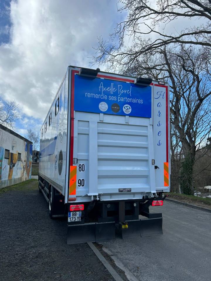 Horsebox NON-HGV Renault midle 2011 Used