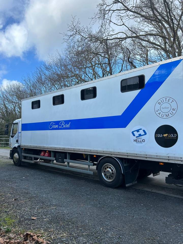 Horsebox NON-HGV Renault midle 2011 Used