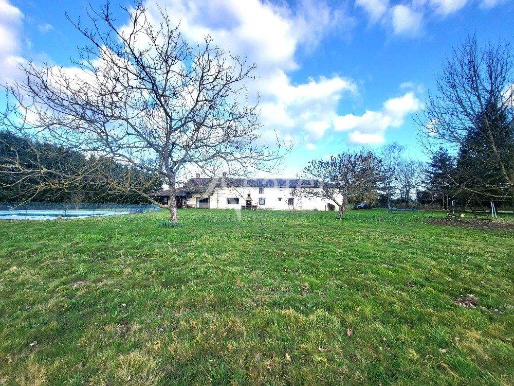 Equestrian property  Ain