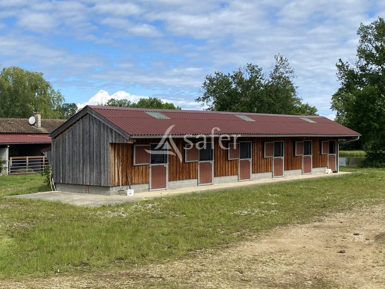 Equestrian property  Ain