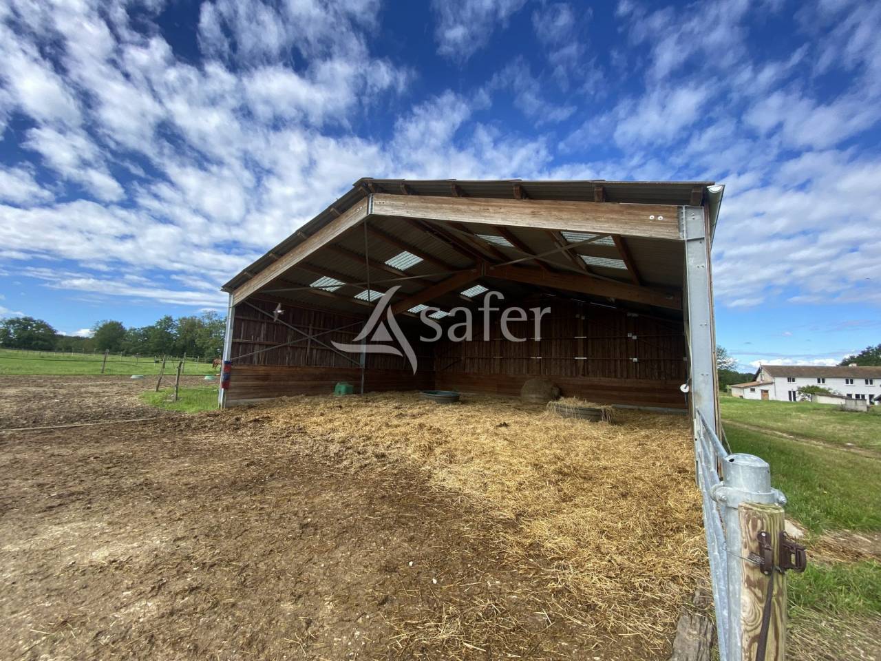 Equestrian property  Ain