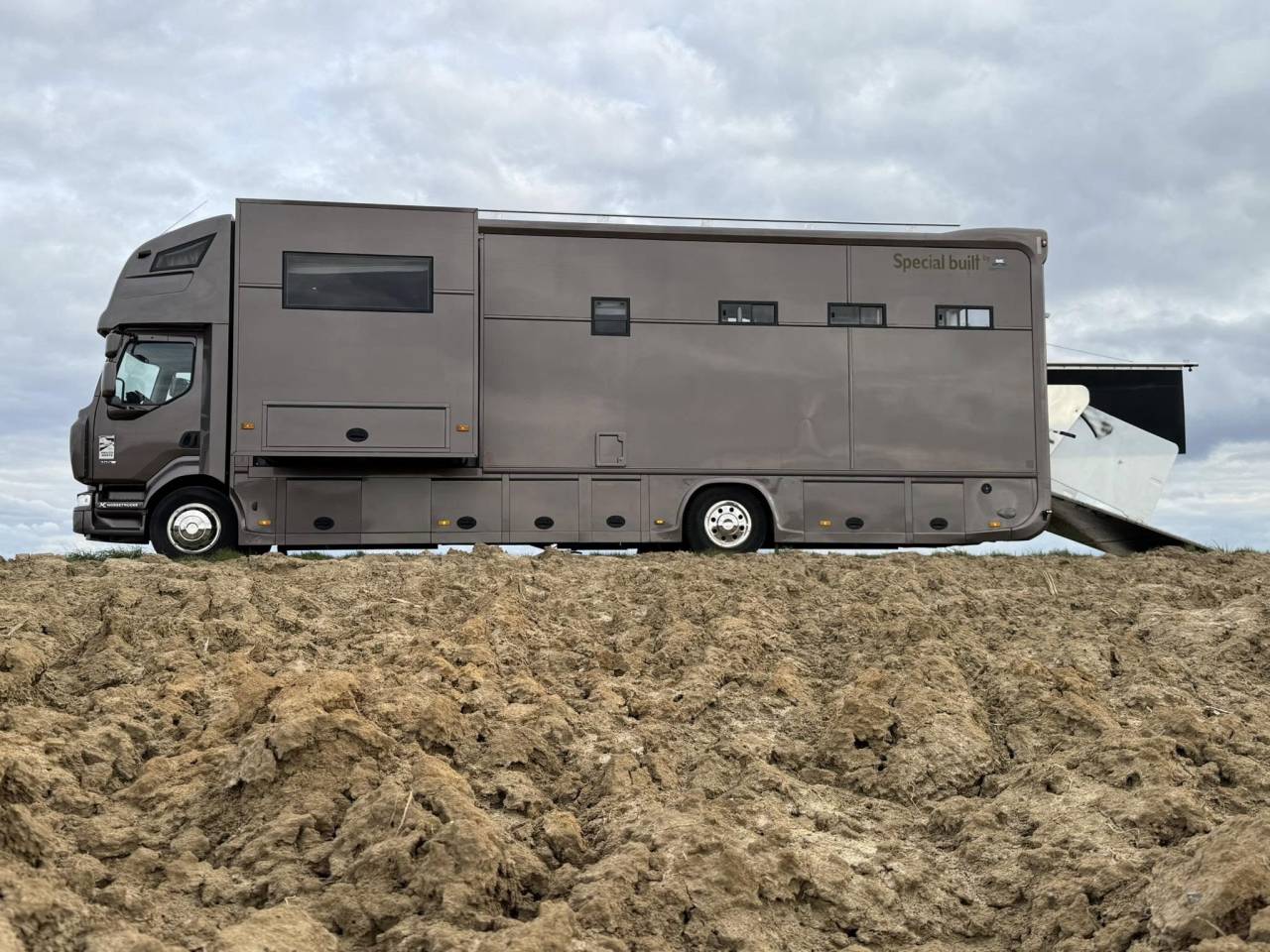 Horsebox NON-HGV Renault midlum 300 cv 2013 Used