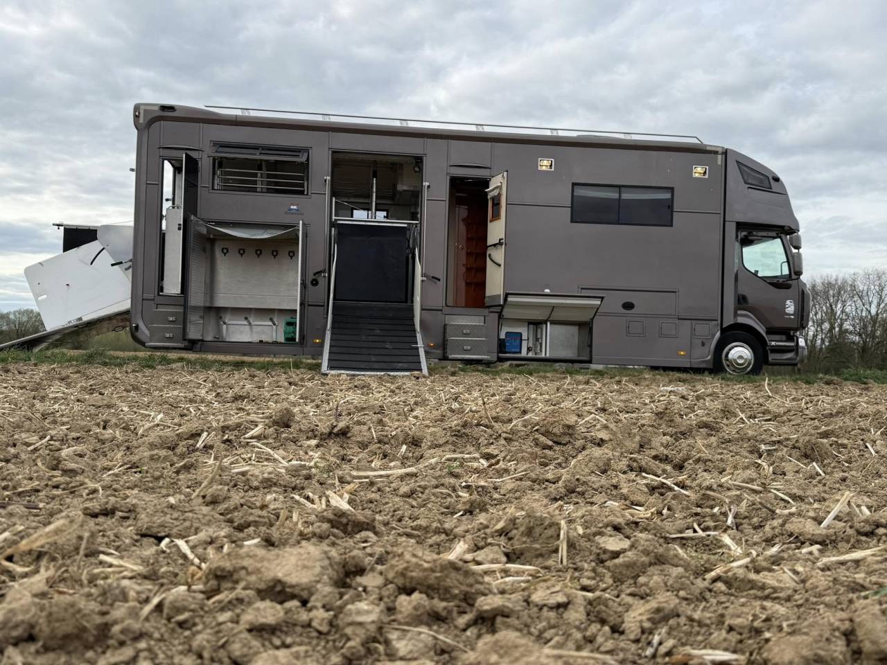 Horsebox NON-HGV Renault midlum 300 cv 2013 Used